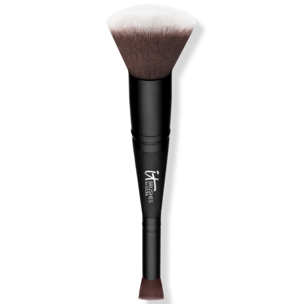 IT BRUSHES No 132 DUAL-ENDED FLAWLESS COMPLEXION CONCEALER & FOUNDATION BRUSH.
